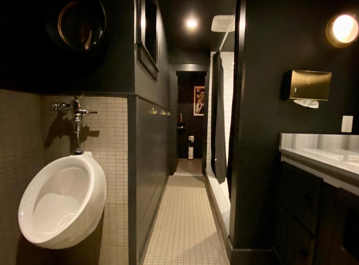Crew'S Quarters Boarding House - Caters To Men Hotel Provincetown Exterior photo