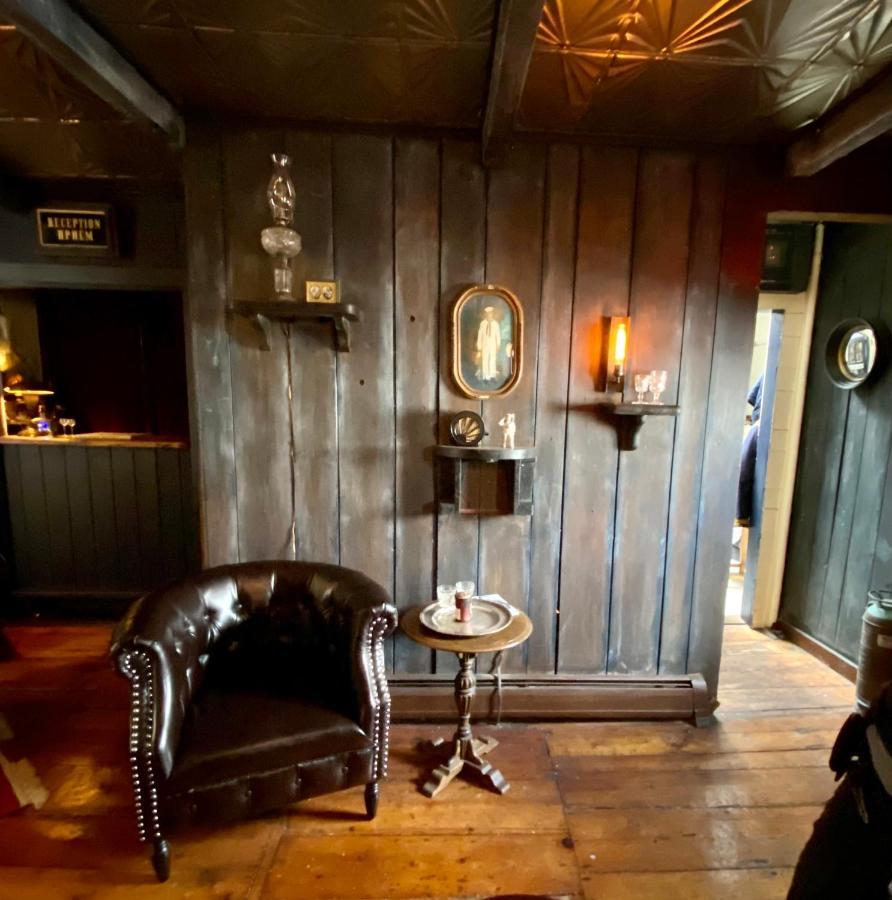 Crew'S Quarters Boarding House - Caters To Men Hotel Provincetown Exterior photo