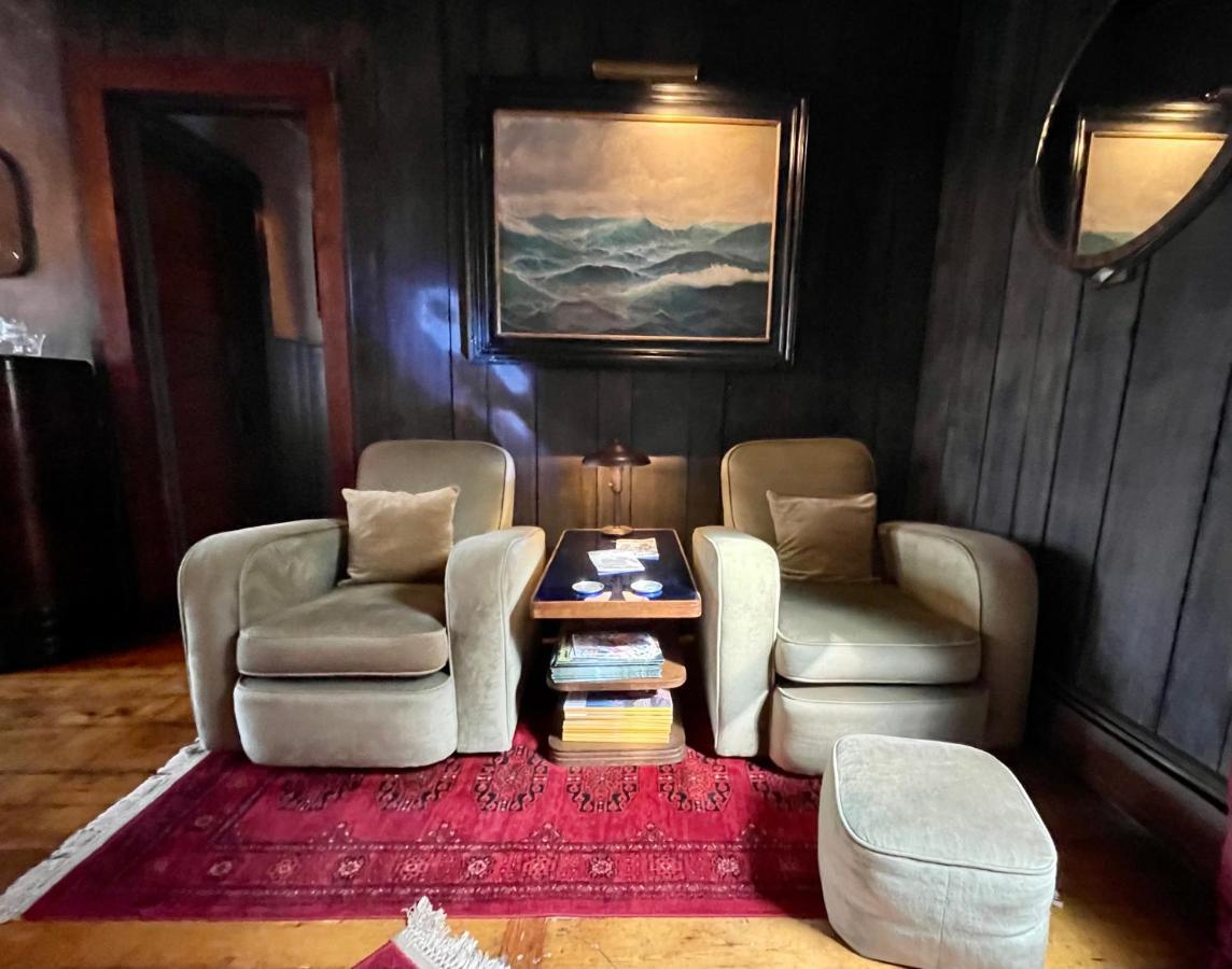 Crew'S Quarters Boarding House - Caters To Men Hotel Provincetown Exterior photo