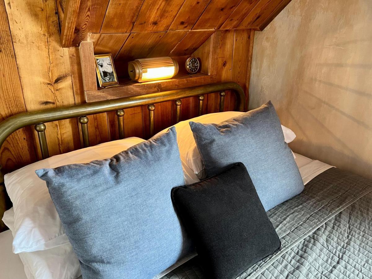 Crew'S Quarters Boarding House - Caters To Men Hotel Provincetown Exterior photo