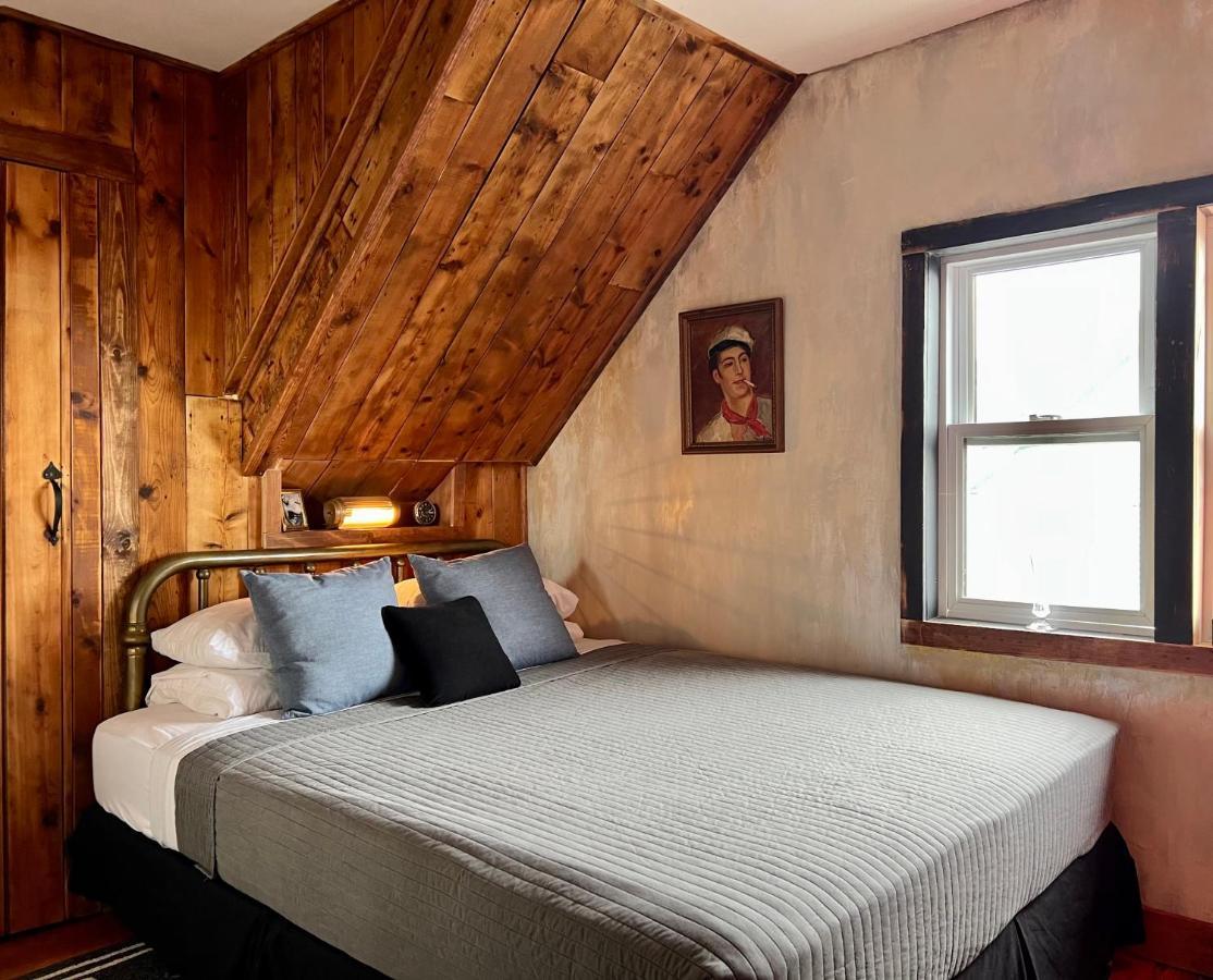 Crew'S Quarters Boarding House - Caters To Men Hotel Provincetown Exterior photo