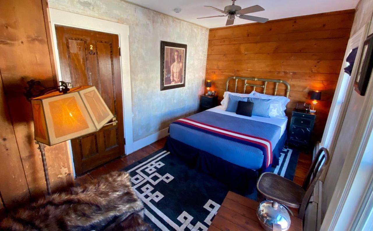 Crew'S Quarters Boarding House - Caters To Men Hotel Provincetown Exterior photo