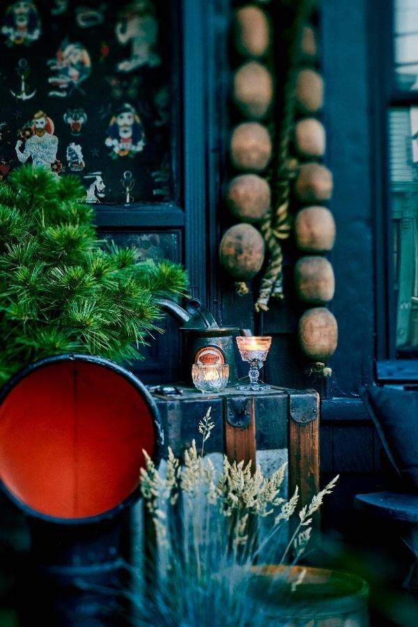 Crew'S Quarters Boarding House - Caters To Men Hotel Provincetown Exterior photo