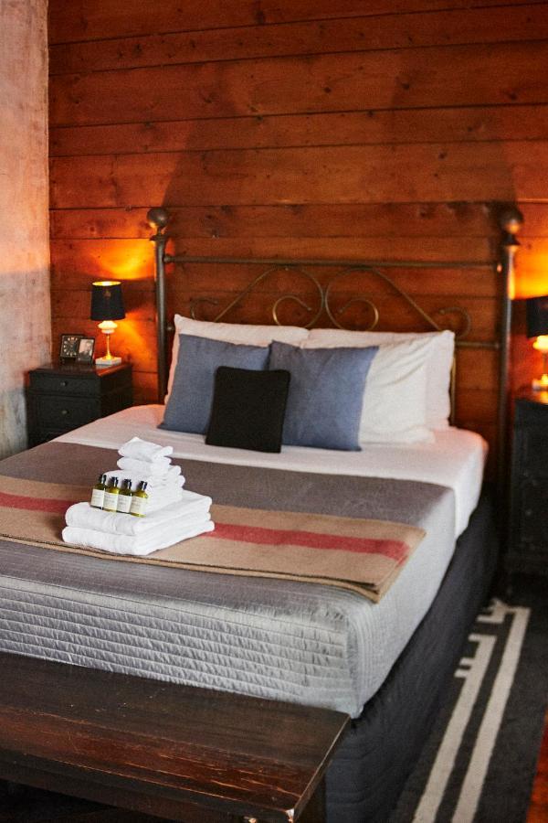 Crew'S Quarters Boarding House - Caters To Men Hotel Provincetown Exterior photo