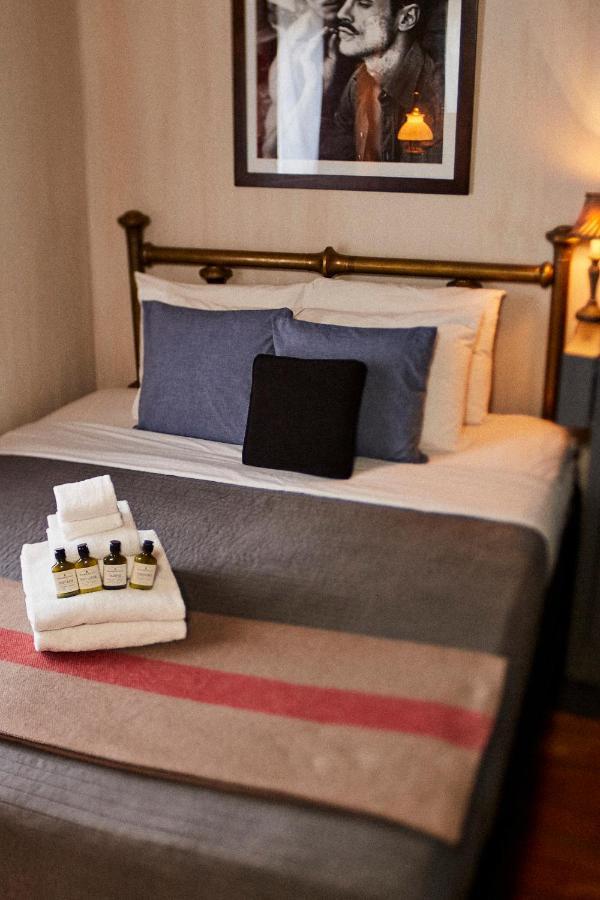Crew'S Quarters Boarding House - Caters To Men Hotel Provincetown Exterior photo