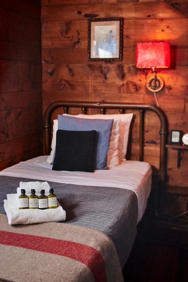 Crew'S Quarters Boarding House - Caters To Men Hotel Provincetown Exterior photo