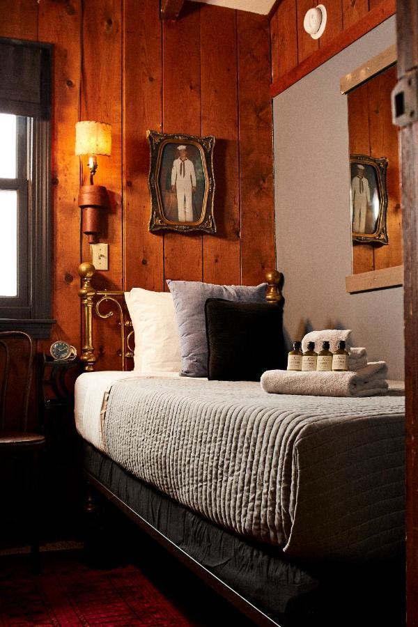 Crew'S Quarters Boarding House - Caters To Men Hotel Provincetown Exterior photo