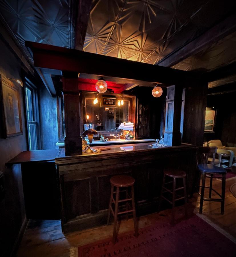 Crew'S Quarters Boarding House - Caters To Men Hotel Provincetown Exterior photo