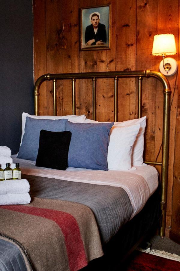 Crew'S Quarters Boarding House - Caters To Men Hotel Provincetown Exterior photo